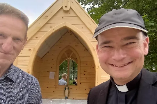 Roderick zoekt licht: De kerk komt naar je toe - Ad schenk