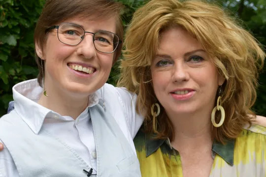 KRO-NCRV's De verwondering met Annemiek Schrijver en Margot Brouwer