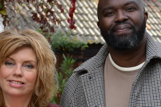 KRO-NCRV's De verwondering met Annemiek Schrijver en Onias Landveld