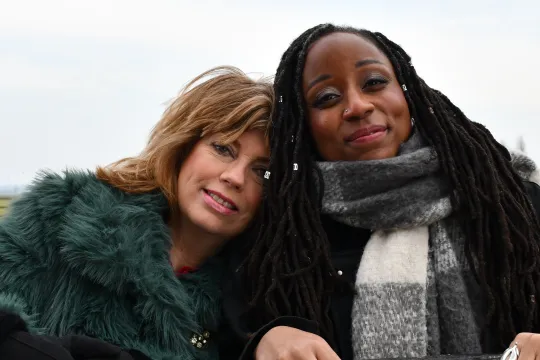 KRO-NCRV's De verwondering met Annemiek Schrijver en Clarice Gargard 