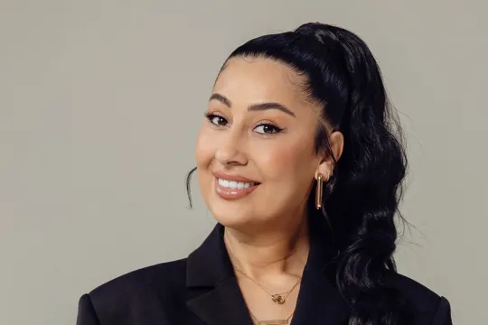 KRO-NCRV_Spot On_Mahi_Khalesi.png