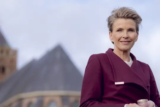 KRO-NCRV's Voor wie steek jij een kaarsje op? met Anita Witzier - 2025