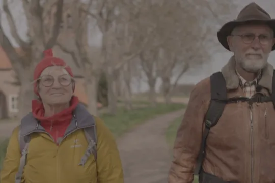 Kruispunt op het kloosterpad: Mia en Frans