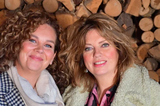 KRO-NCRV - De verwondering - Sara & Annemiek