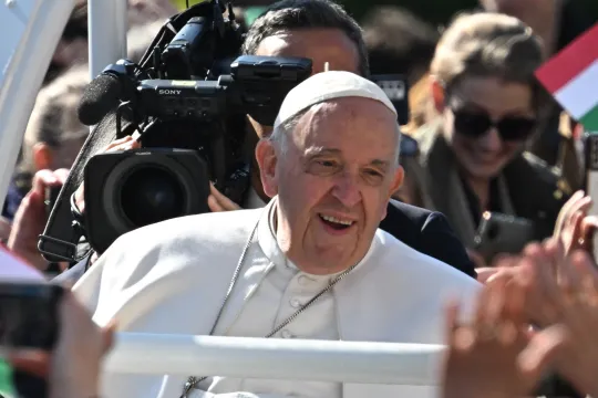 Pope Francis arrives to celebrate a holy mass at Kossuth Lajos' Square during his visit in Budapest on April 30, 2023, the last day of his tree-day trip to Hungary. Attila KISBENEDEK / AFP
