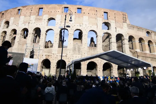 A general view shows a Prayer and Meeting for Peace, promoted by the Community of Sant’Egidio, on October 7, 2021 by the Colosseum monument in Rome. 