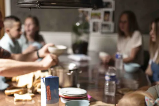 Aan tafel bij familie Jelies. Foto: Stijn Ghijsen