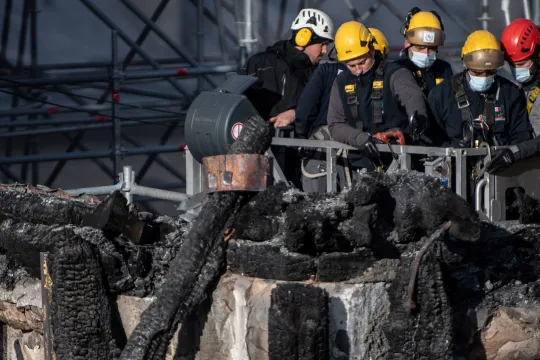 Steiger kathedraal Notre Dame weg AFP