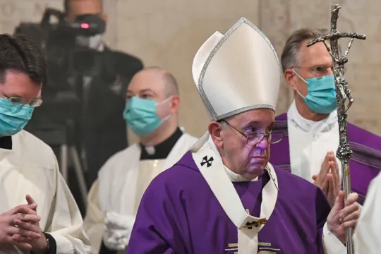 Paus Franciscus in Mariakerk van Camp Santo Teutonico op Allerzielen 2020 