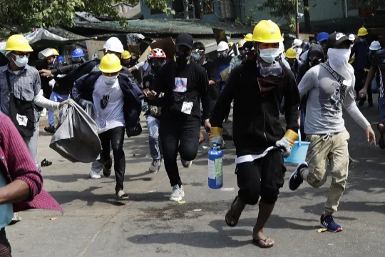 Rellen in Myanmar tegen coupplegers