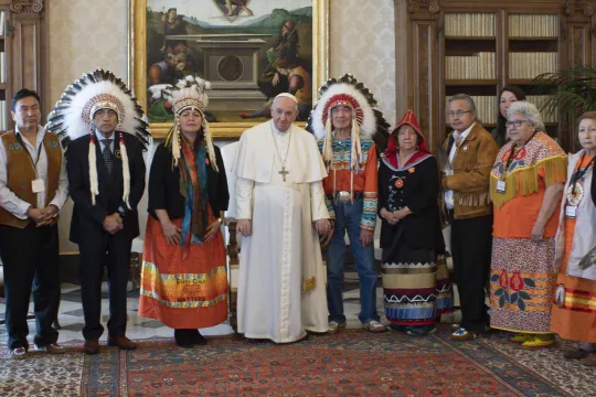This photo taken on March 31, 2022 and handout on April 01, 2022 by The Vatican Media show Pope Francis (C) posing with newly elected Dene Nation National Chief Gerald Antoine (6thR), former national chief of Canada's Assembly of First Nations (AFN), Phil Fontaine (5thL) and other First Nations delegation members in The Vatican, within a meeting with the Pope, as part of a series of a week-long meetings of Canada's Indigenous elders, leaders, survivors and youth at the Vatican.