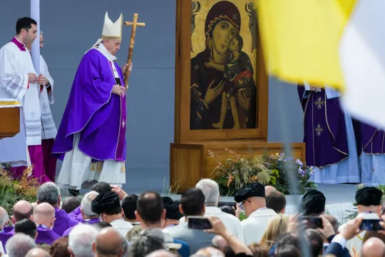Pope Francis celebrates mass on April 03, 2022 outside the St. Publius parish church at Piazzale dei Granai in Floriana, Valletta, Malta, on the second and last day of the Pope's trip to the Mediterranean archipelago. 