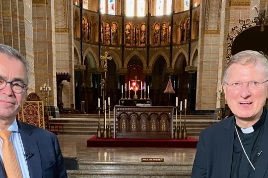 Burgemeester van Haarlem Jos Wienen (l) en mgr. Jan Hendriks (r)- Geloofsgesprek 29-8-21.jpeg