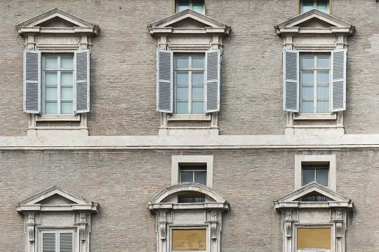 Pope Francis speaks from a window of the apostolic palace during the weekly Angelus prayer on October 31, 2021 in The Vatican.  Vincenzo PINTO / AFP