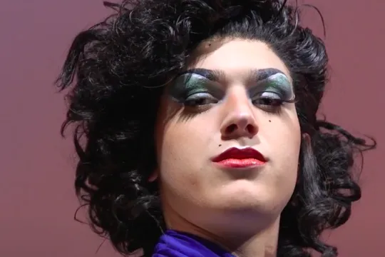 brandpunt plus still van een drag queen