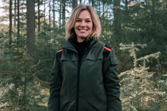 marieke binnenstebuiten in een bos