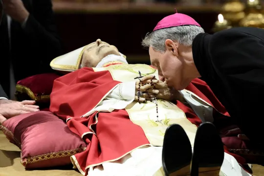 Mgr. Gänswein neemt afscheid van Benedictus XVI
