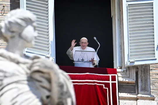 Pope Francis waves as he addresses the crowd from the window of the apostolic palace overlooking St.Peter's square during his Angelus prayer at the Vatican on July 9, 2023. The Pope has announced that there will be a consistory for the creation of 21 new cardinals on 30 September, 2023. Alberto PIZZOLI / AFP