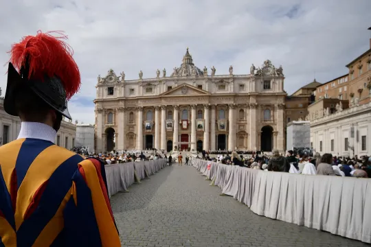 A Pontifical Swiss Guard watches the Holy Mass and canonisation of 14 saints and martyrs from Damascus, at the Saint Peter's Square in the Vatican on October 20, 2024. Filippo MONTEFORTE / AFP