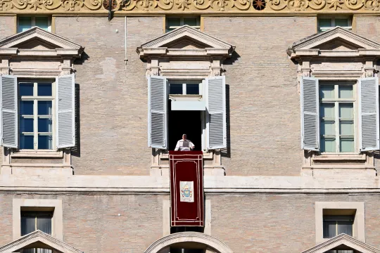 Pope Francis addresses the crowd from the window of the apostolic palace overlooking St.Peter's square during his Sunday Angelus prayer at the Vatican on December 1, 2024. Alberto PIZZOLI / AFP
