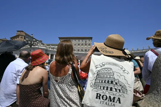 Tourists and pilgrims gather at St Peter's square during the Angelus prayer in the Vatican on July 6, 2025. Andreas SOLARO / AFP