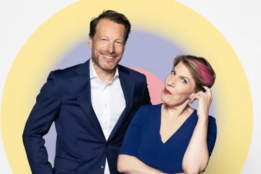 Man en vrouw in een studio