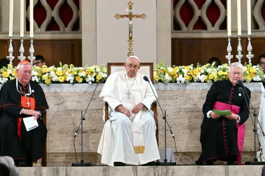 Pope Francis (C) attends a meeting with members of the Catholic community a the Notre-Dame Cathedral in Luxembourg City, on September 26, 2024. The pope is on a four-day apostolic journey to Luxembourg and Belgium. Alberto PIZZOLI / AFP