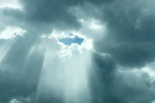 Zon en wolken
