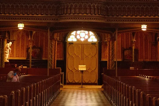 Een lege kerk