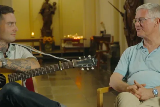 Douwe Bob in en overste Frank van Roemund