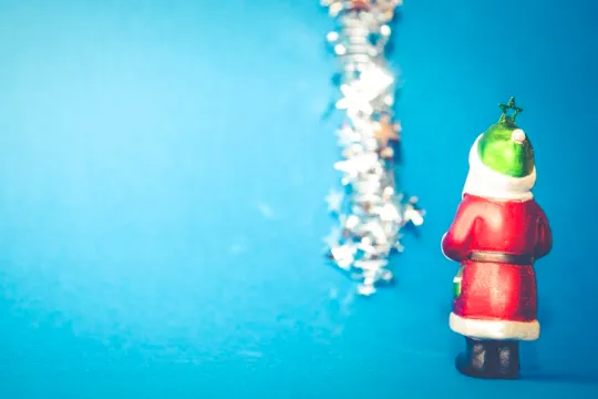 Kerstman waarvan je het gezicht niet ziet.