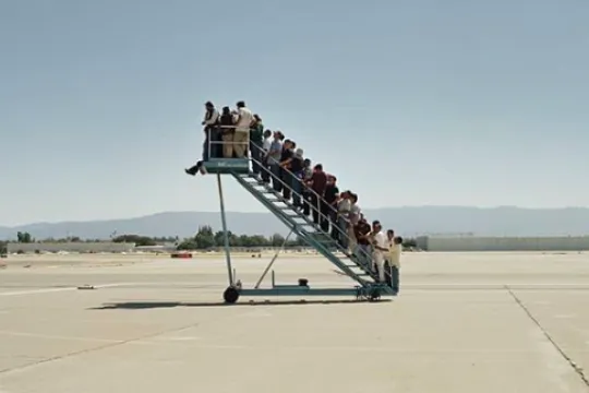 Adrian Paci – Centro di permanenza temporanea, 2007.