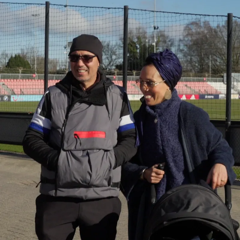Ali en Samira Bakhcha op het voetbalveld