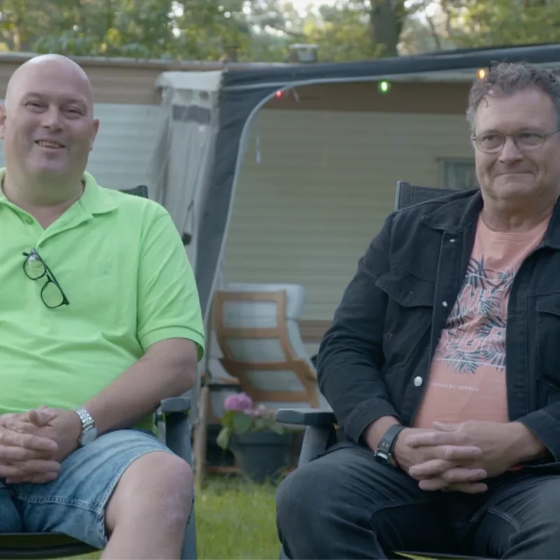 twee mannen op de camping