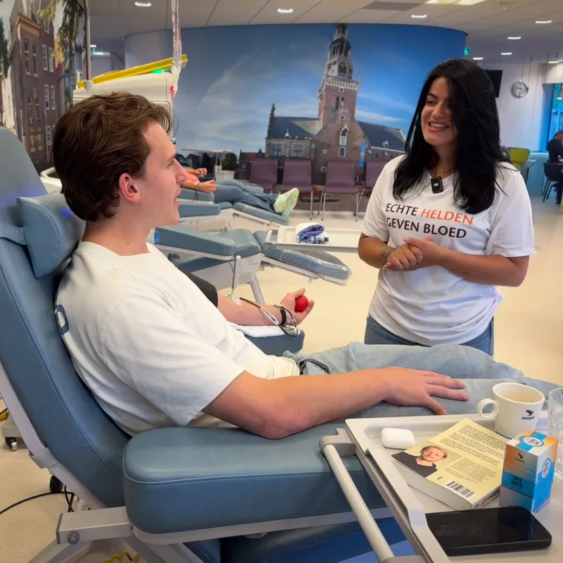 Man en vrouw in gesprek