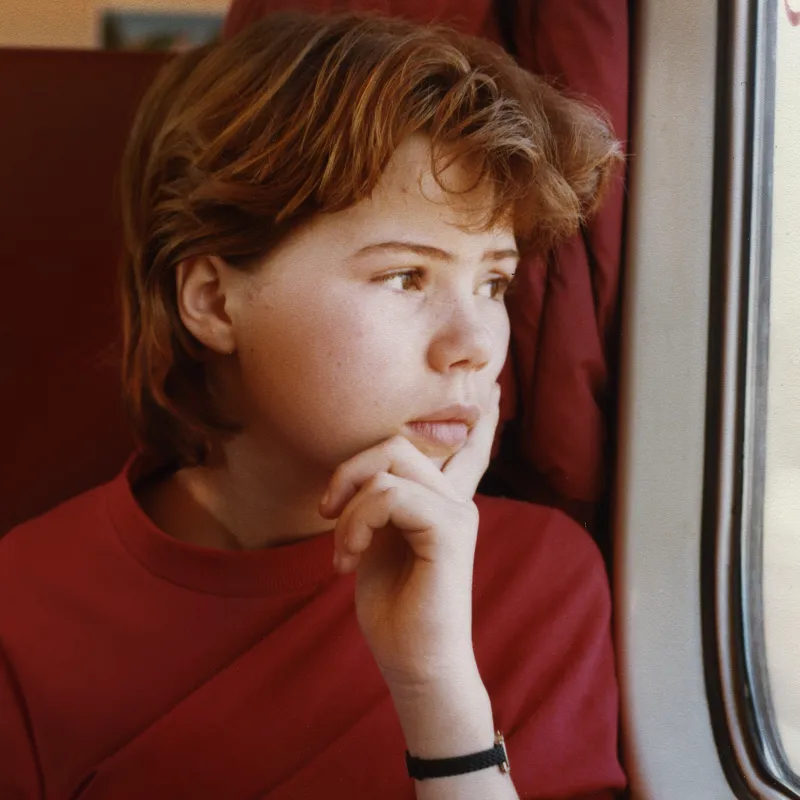 Maroesja Perizonius als kind maker van documentaire Generatie Bhagwan