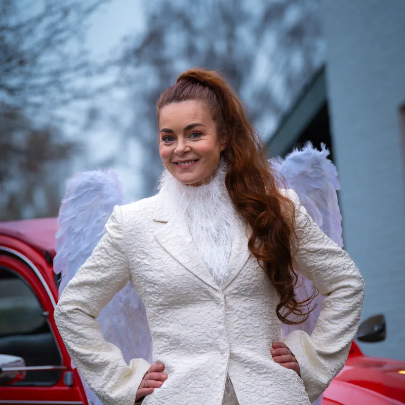 Kim-Lian van der Meij als Gabriël in De kerststal van Nederland