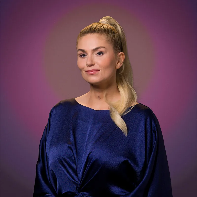 KRO-NCRV's The Passion - Roxeanne Hazes