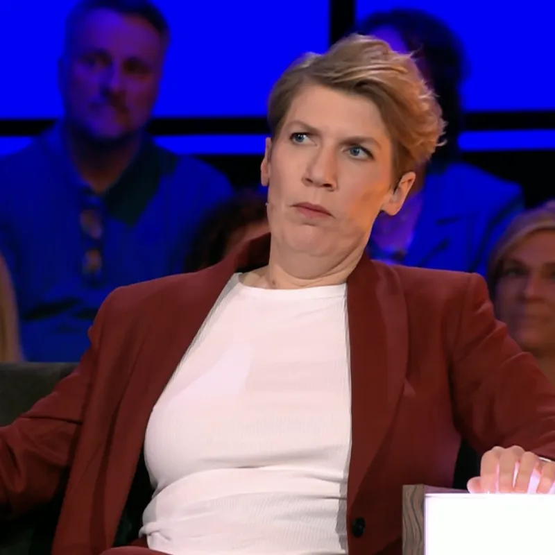 Vrouw met wit t-shirt