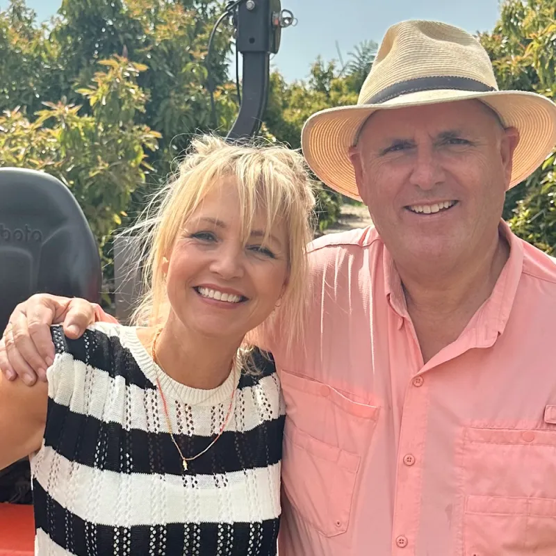 twee mensen voor een trekker