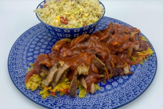 Babi pangang met nasi