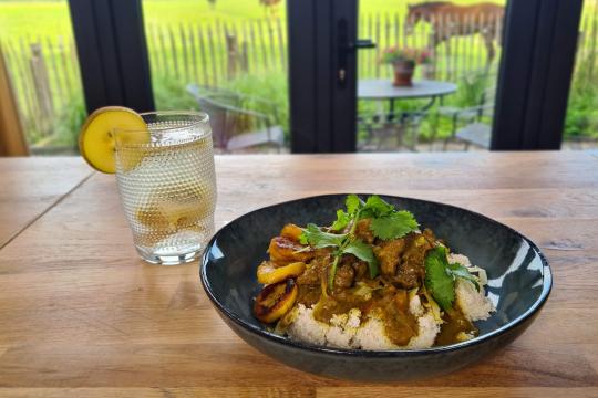 stoofpot recepten binnenstebuiten fonio surinaams