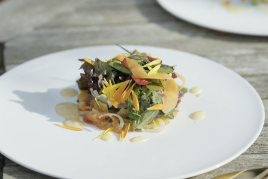 eieren gerechten pasen binnenstebuiten gepocheerd