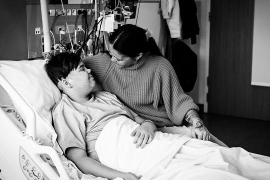 Angelique en Devano in het ziekenhuis