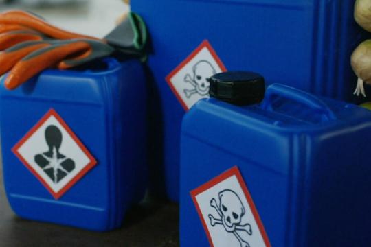 Kijk de uitzending terug: De macht van chemiebedrijven Kijk de uitzending terug: De macht van chemiebedrijven