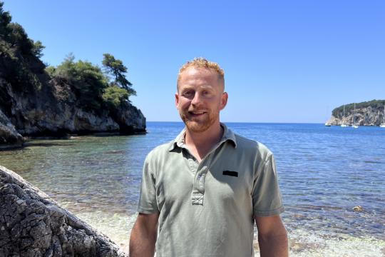 Joris uit Onderweg naar liefde op het strand