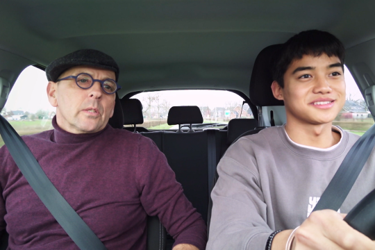 Arie en Yindee in De rijles Arie en Yindee in De rijles