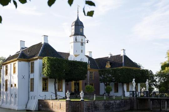 het witte huis in de podwalk van binnenstebuiten