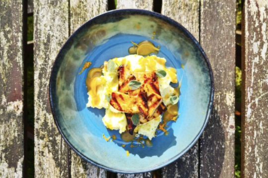 Oesterzwam van de grill met puree en uienjus Oesterzwam van de grill met puree en uienjus
