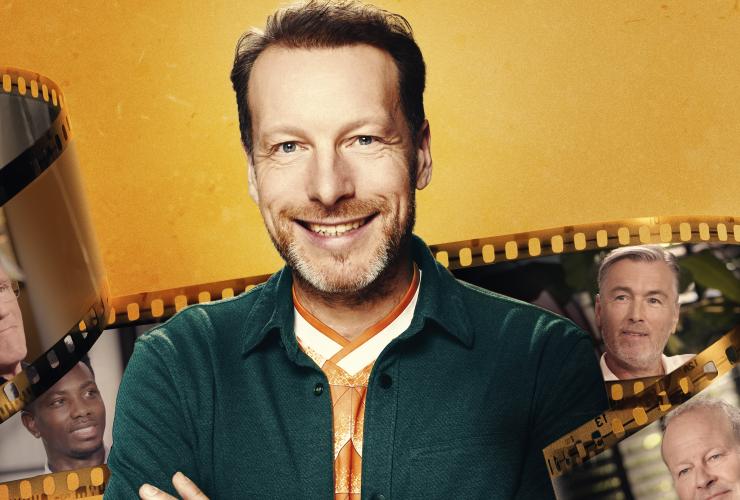 Man met oranje filmrol